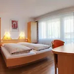 מלון Eden No. 7 3*