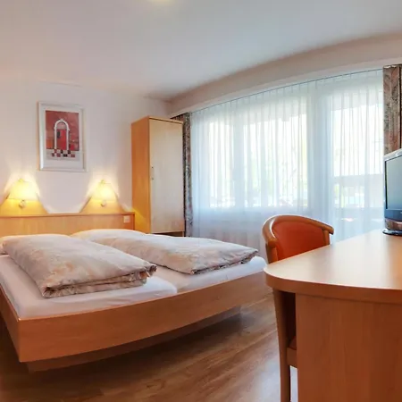 Hotel Eden No. 7 3*