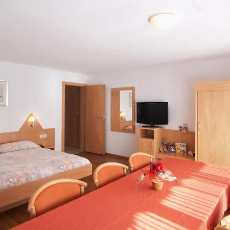 Eden No. 7 Готель